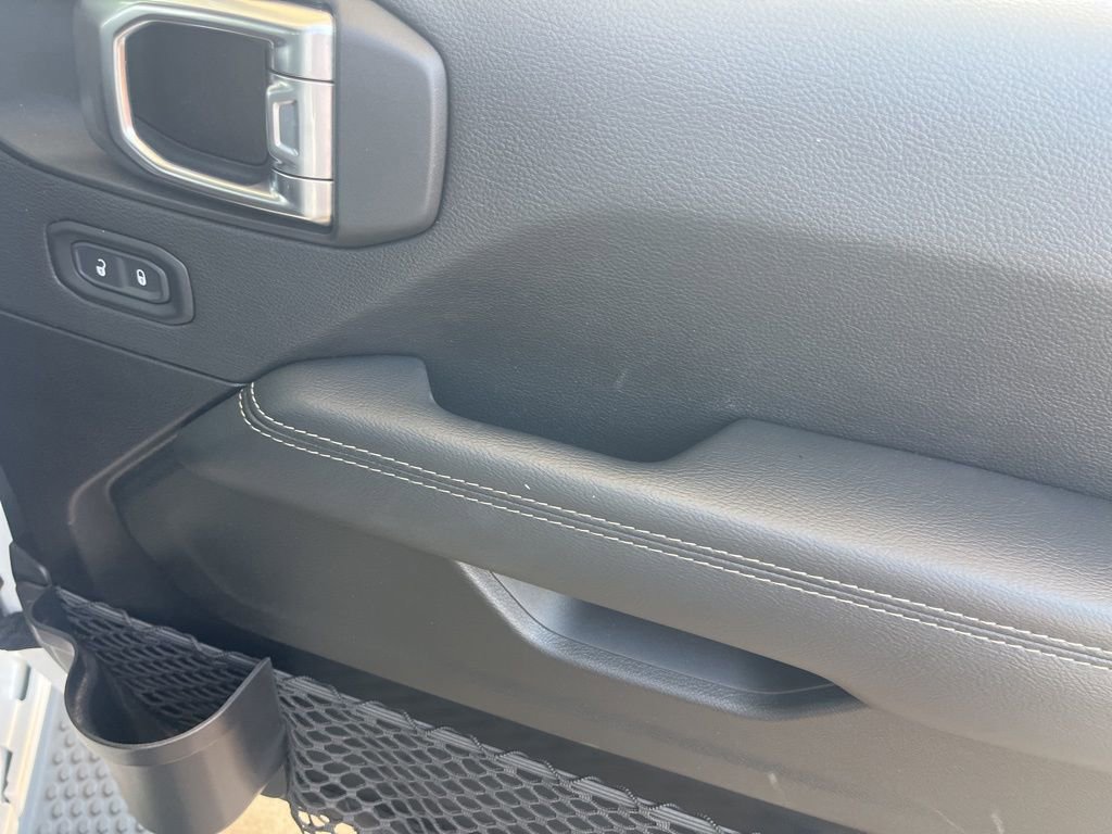 Used 2022 Jeep Wrangler Unlimited Sahara w/ Cold Weather Group image 25