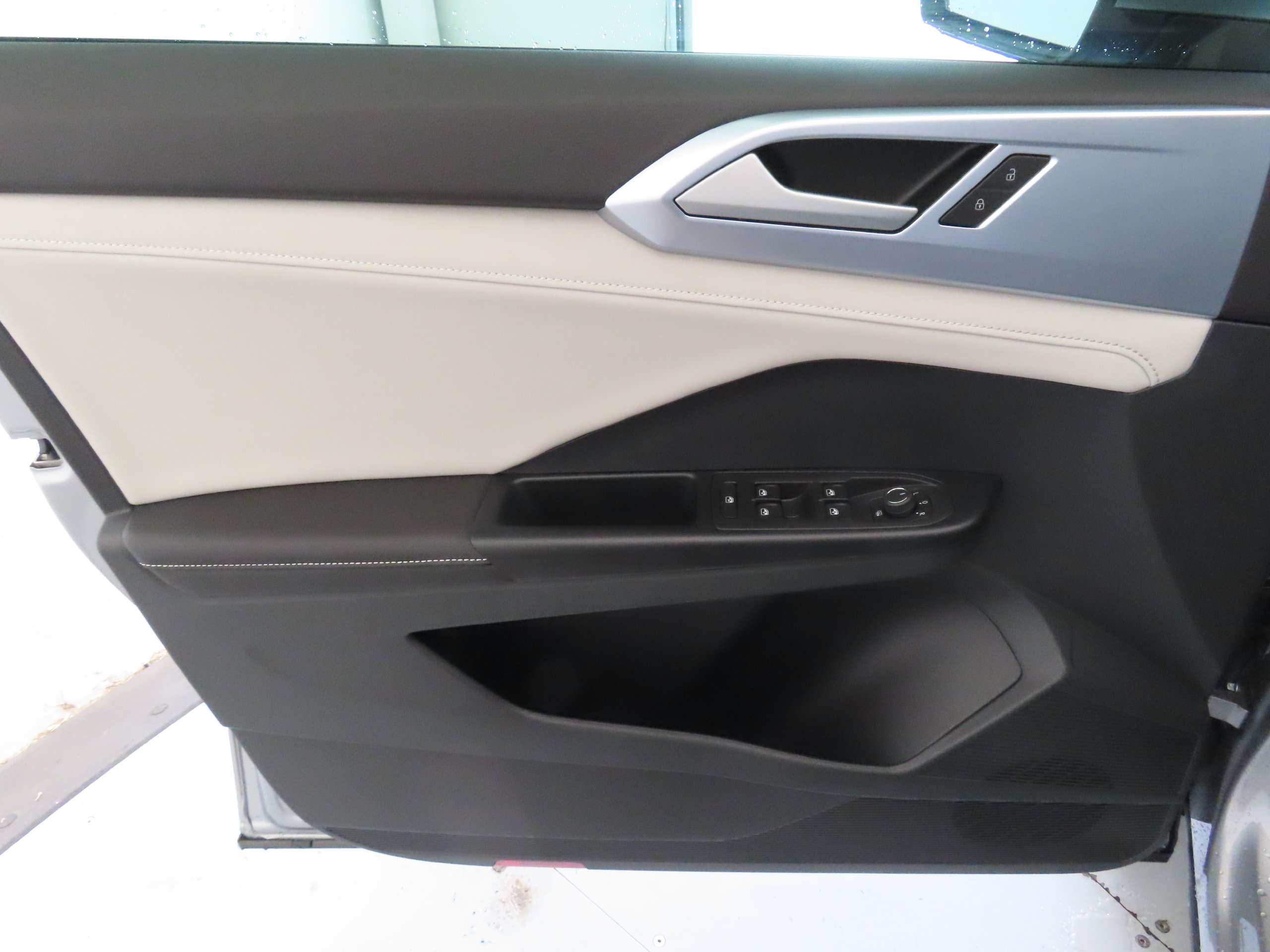 New 2026 Volkswagen Taos SE FWD image 10