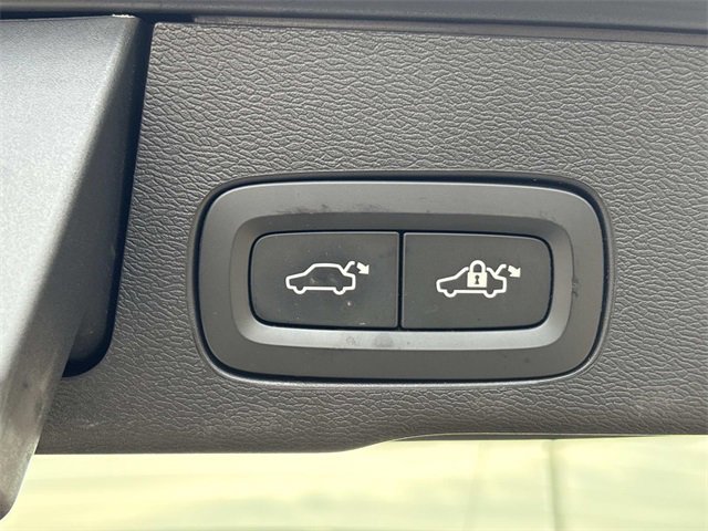 Used 2021 Volvo XC60 T5 Momentum w/ Premium Package image 14