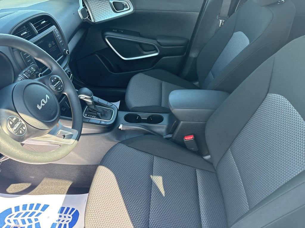 Used 2025 Kia Soul LX image 14