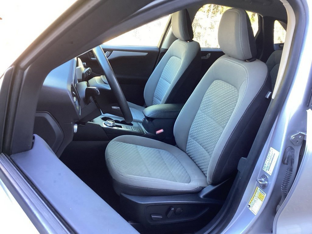 Used 2020 Ford Escape SE image 25