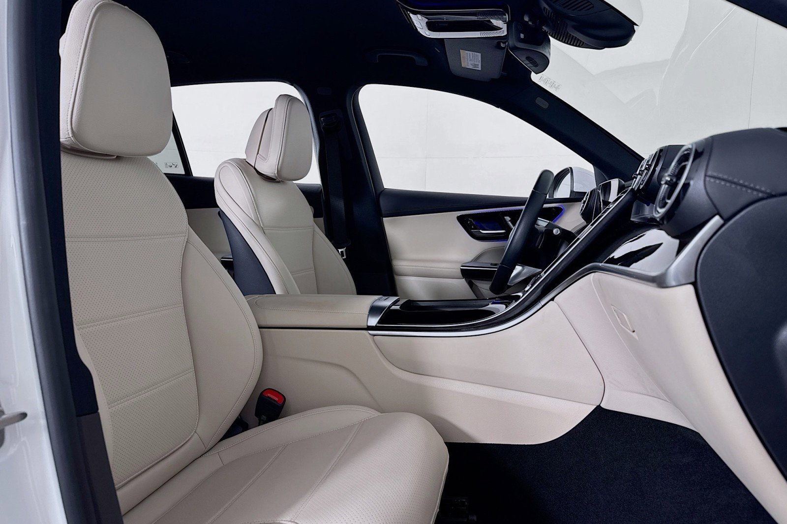 Certified 2025 Mercedes-Benz GLC 300 image 7