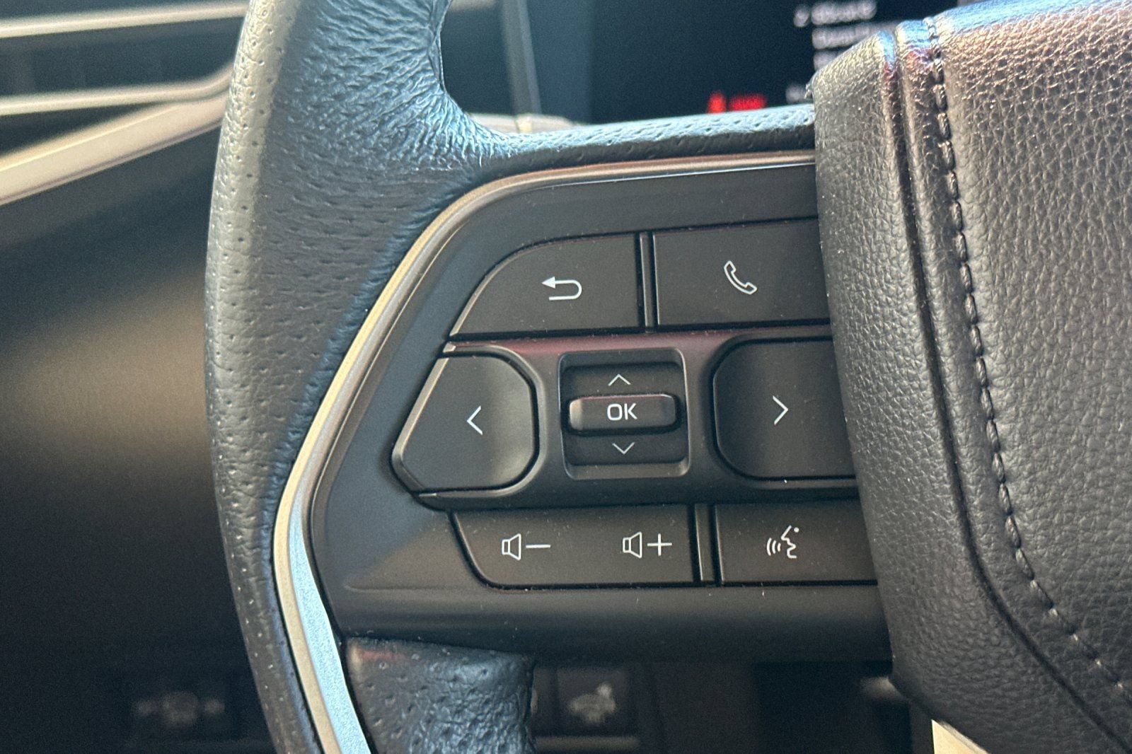 Certified 2025 Toyota Sequoia SR5 AWD/4WD image 28