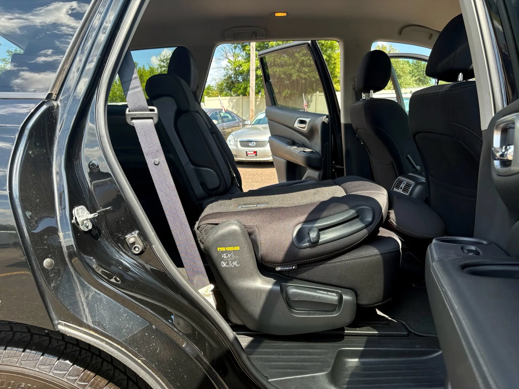 Used 2019 Nissan Pathfinder SV AWD/4WD image 25