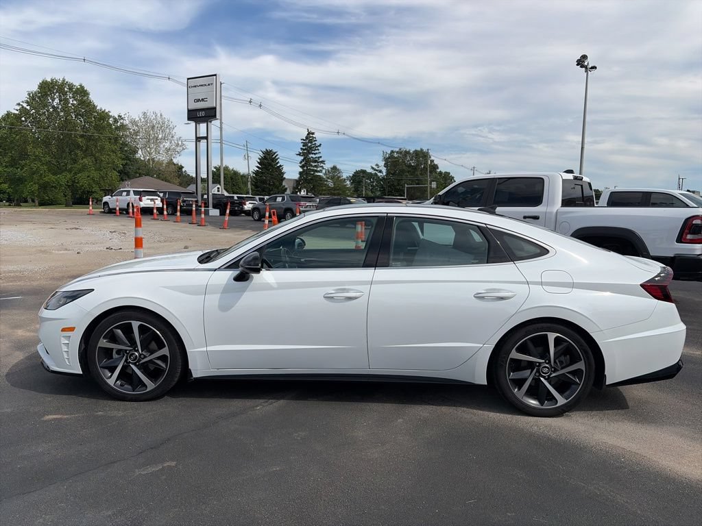 Used 2022 Hyundai Sonata SEL Plus FWD image 2
