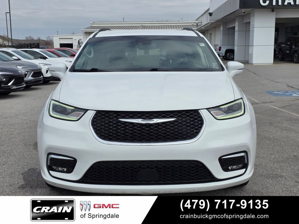 Used 2022 Chrysler Pacifica Touring-L FWD image 2