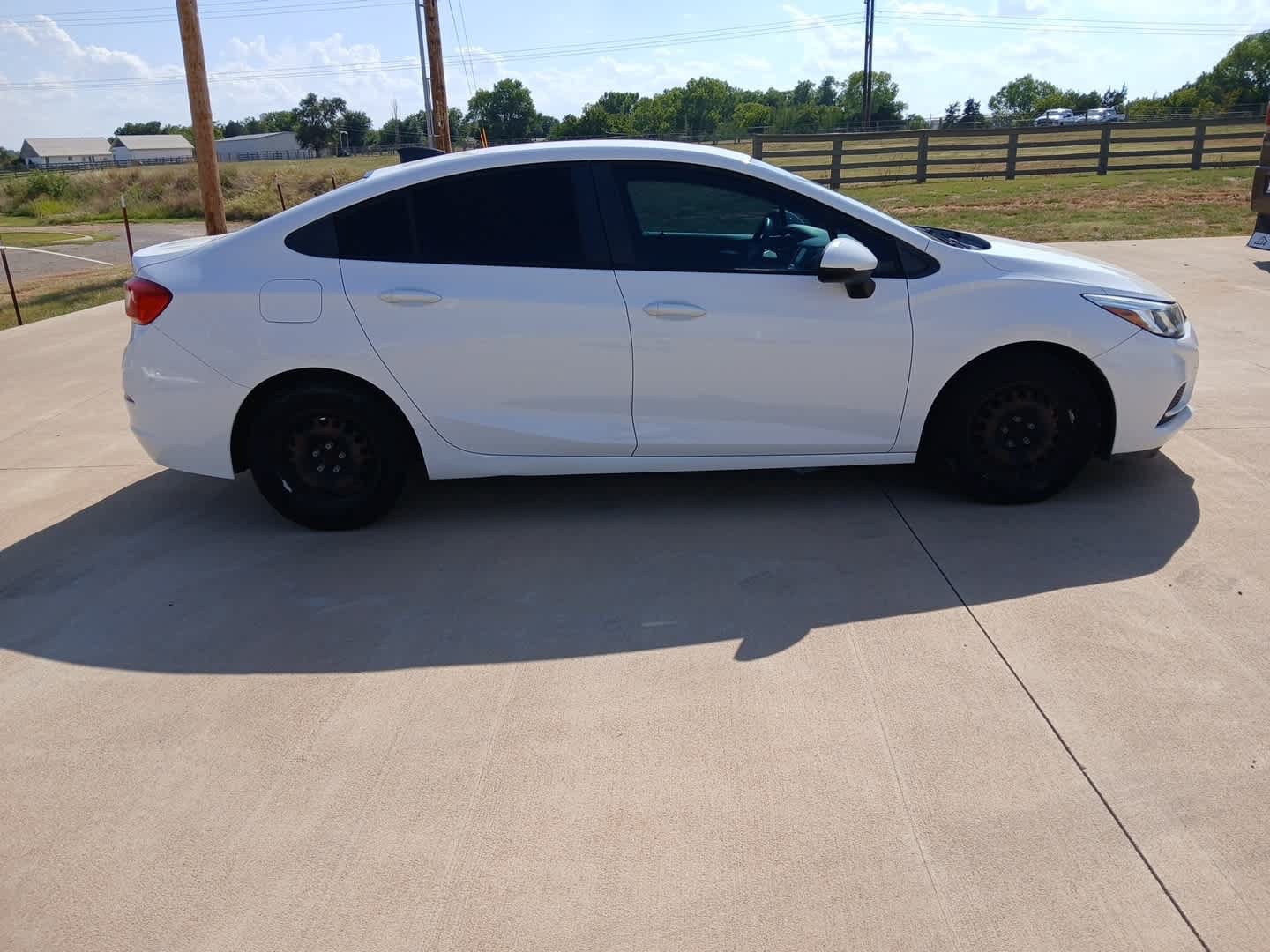 Used 2017 Chevrolet Cruze LS FWD image 6