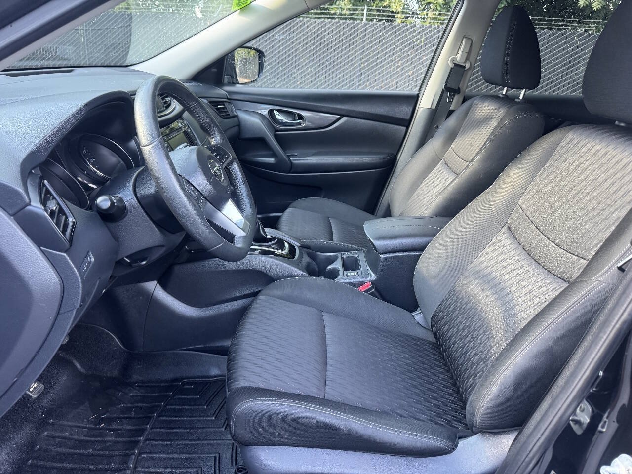 Used 2019 Nissan Rogue SV AWD/4WD image 8