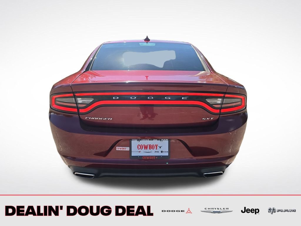 Used 2017 Dodge Charger SXT RWD image 4