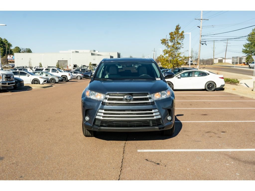 Used 2019 Toyota Highlander XLE image 2