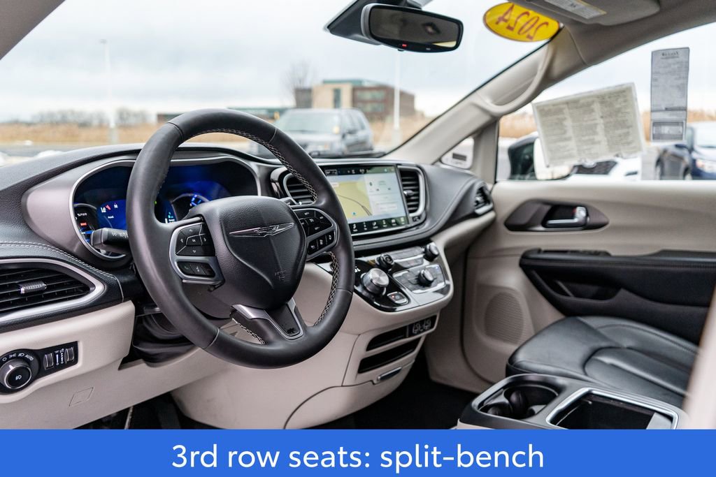 Used 2024 Chrysler Pacifica Select image 21