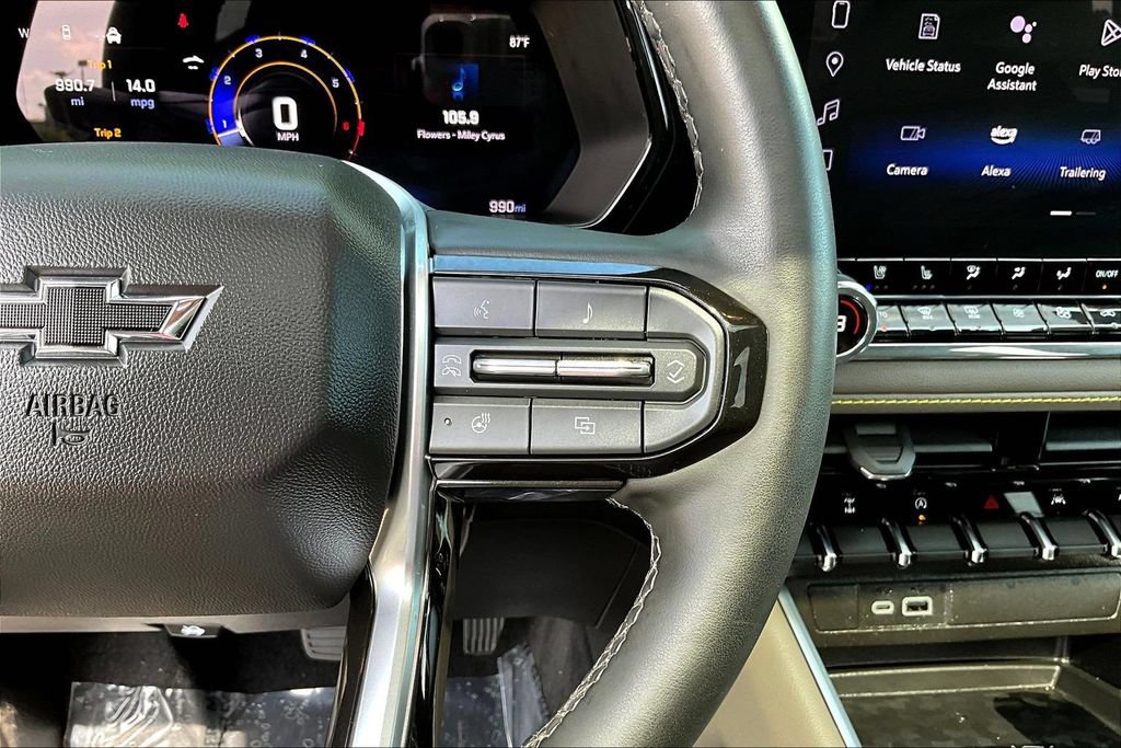 Used 2025 Chevrolet Colorado ZR2 w/ Technology Package AWD/4WD image 15