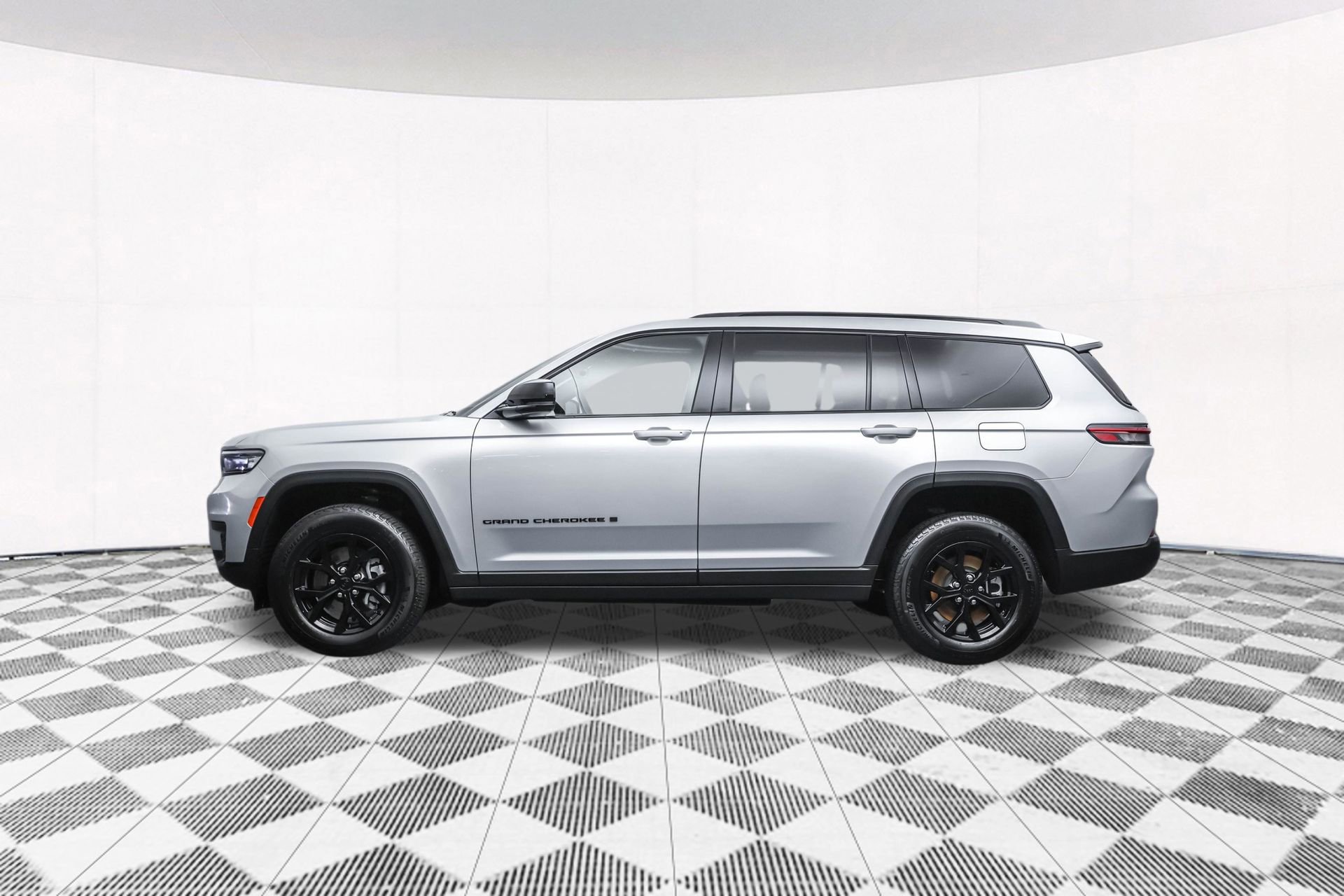 Used 2025 Jeep Grand Cherokee L Altitude image 39