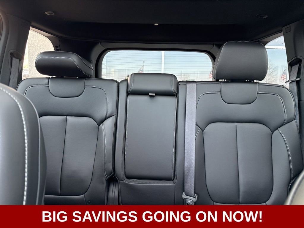 New 2025 Jeep Grand Cherokee Limited w/ Black Appearance Package image 37