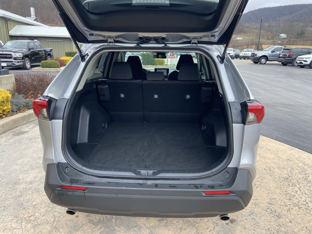 Used 2025 Toyota RAV4 LE image 27