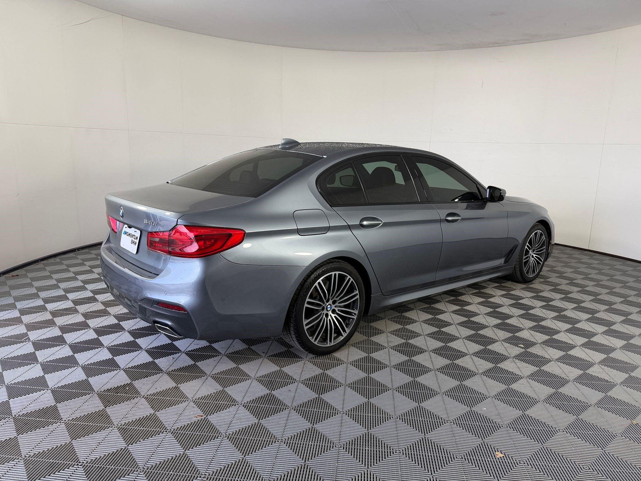 Used 2018 BMW 540i RWD image 9