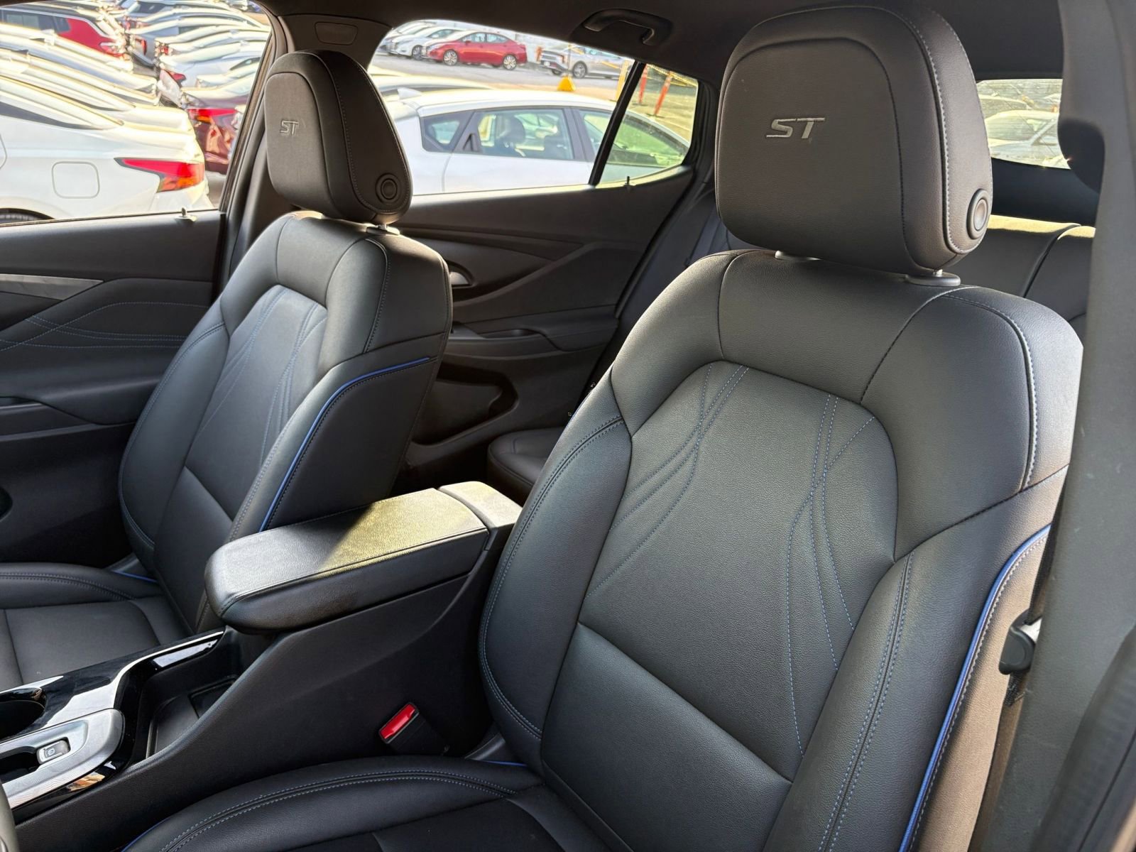 Used 2025 Buick Envista Sport Touring image 35