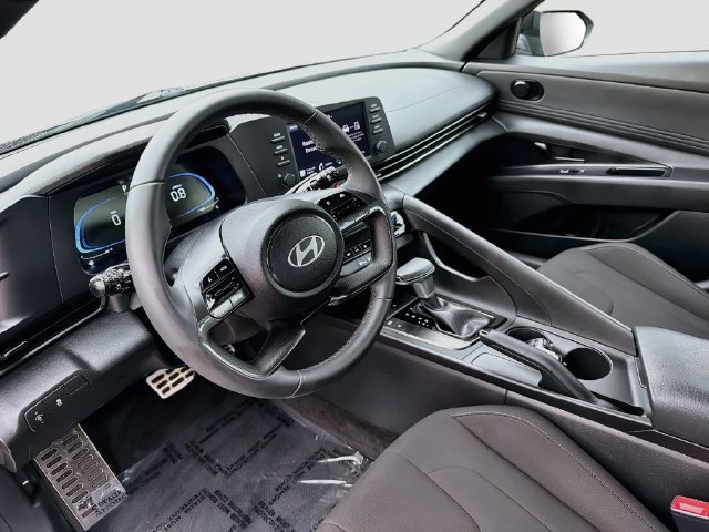 Certified 2025 Hyundai Elantra Sport FWD image 10