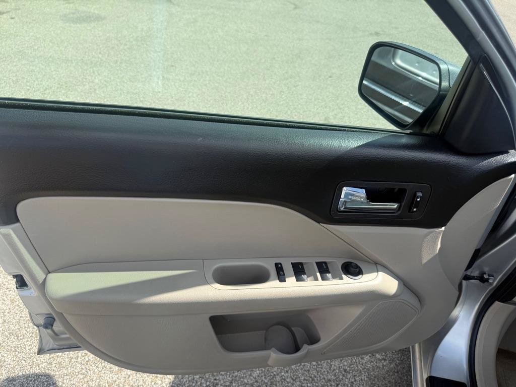 Used 2009 Ford Fusion S FWD image 6