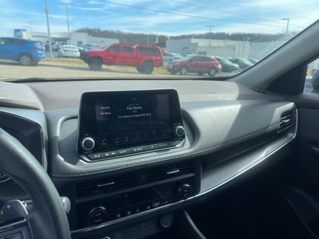 Used 2023 Nissan Rogue SV image 37