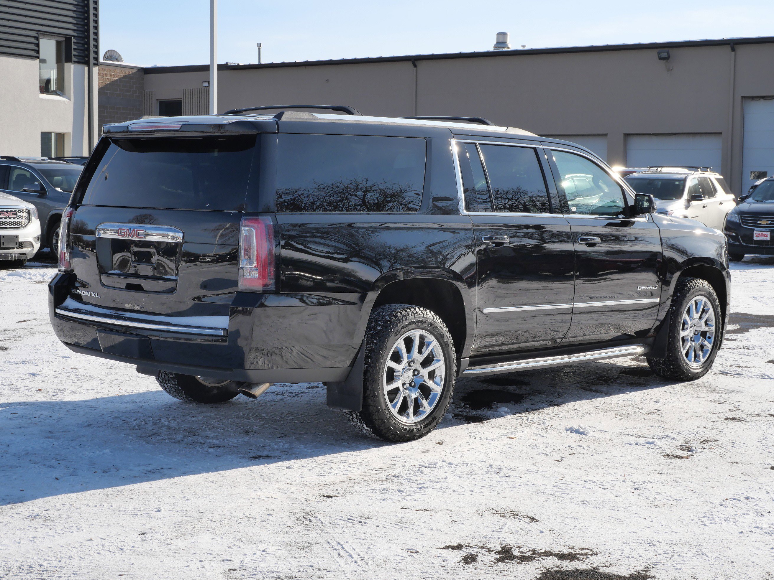 Used 2015 GMC Yukon XL Denali w/ Touring Package image 8