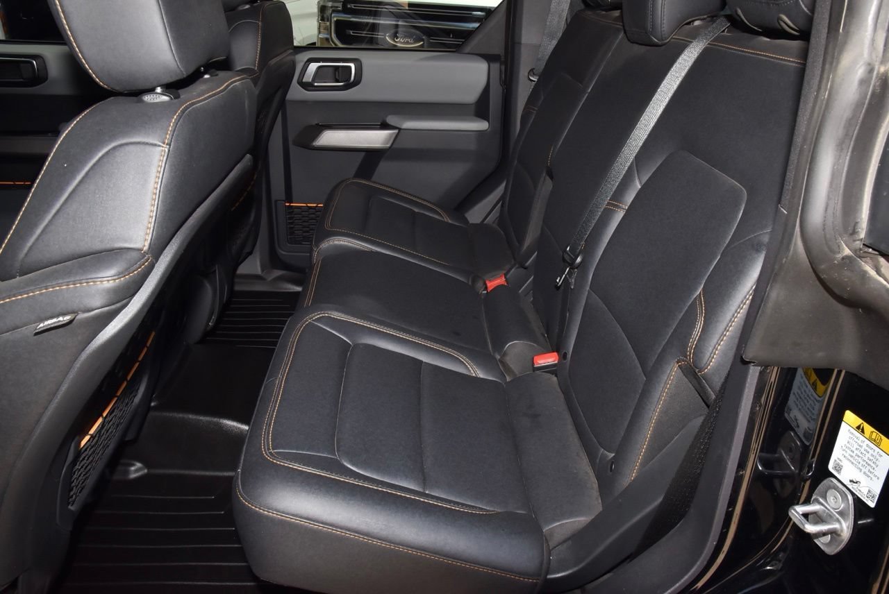 Used 2023 Ford Bronco Badlands w/ Sasquatch Package AWD/4WD image 14