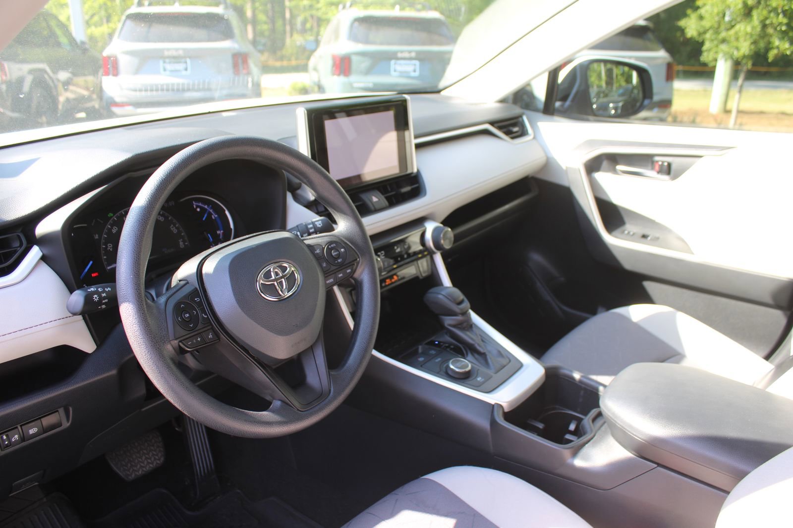 Used 2024 Toyota RAV4 XLE AWD/4WD image 21