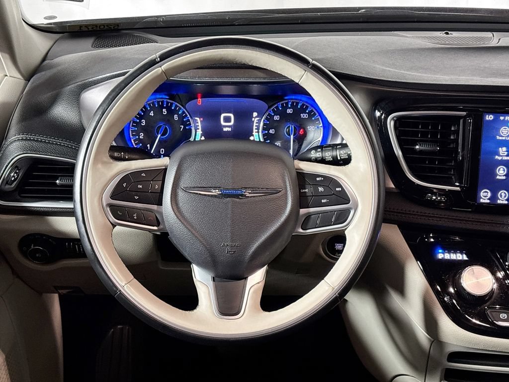 Used 2018 Chrysler Pacifica Limited FWD image 13