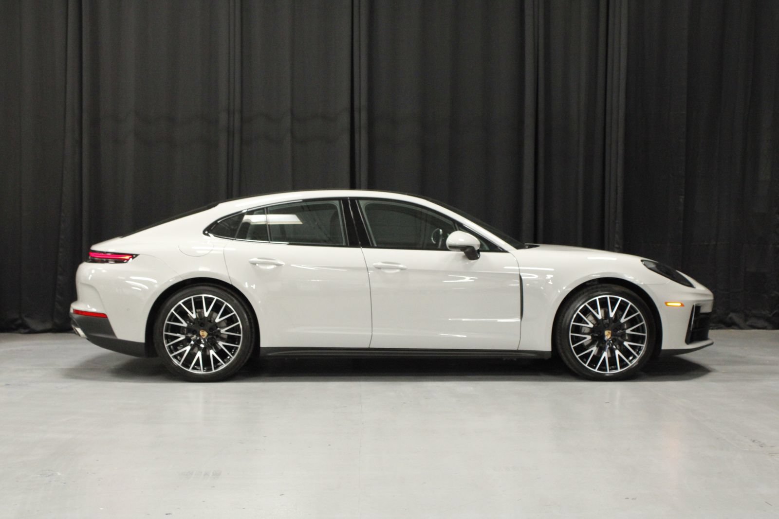 Certified 2025 Porsche Panamera 4 AWD/4WD image 6