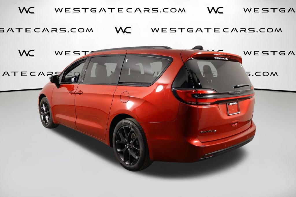 Used 2025 Chrysler Pacifica Limited FWD image 36