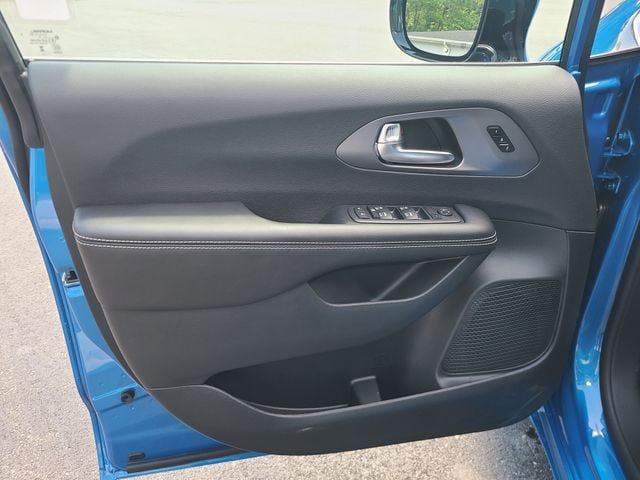 New 2027 Chrysler Pacifica Select FWD image 9