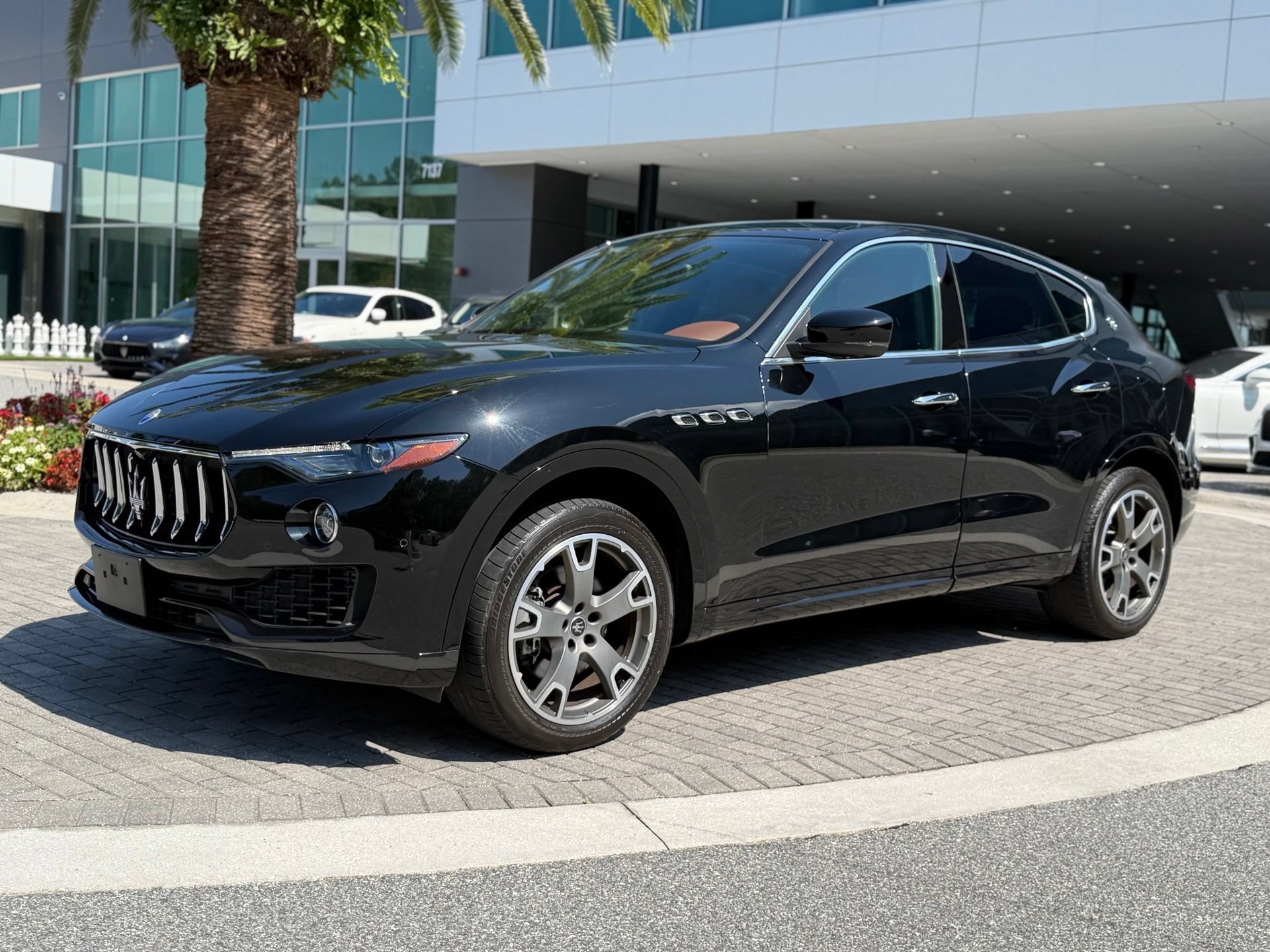 Used 2021 Maserati Levante AWD/4WD image 9