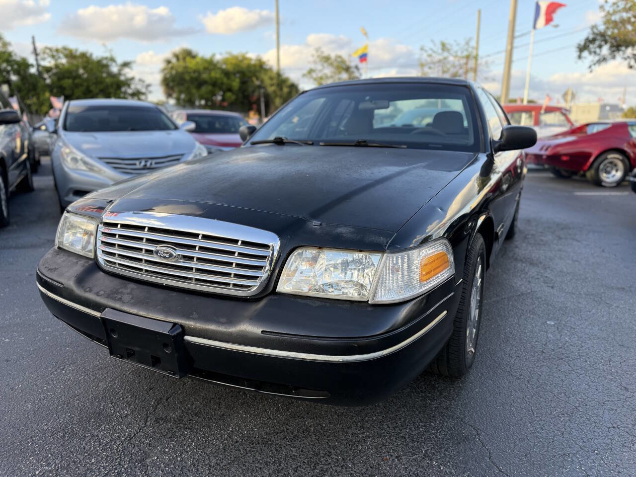 Used 2005 Ford Crown Victoria Police Interceptor RWD image 3