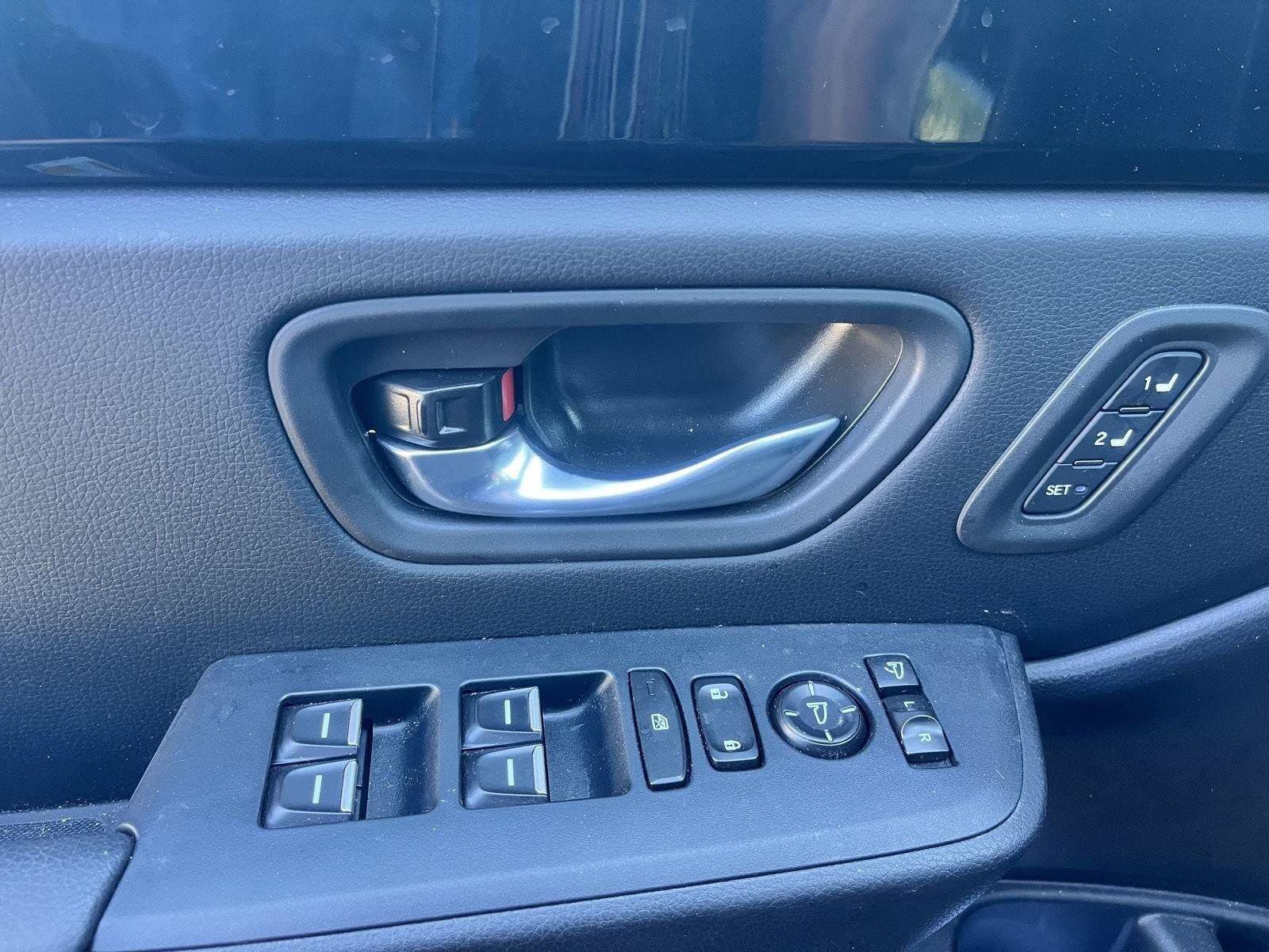 Used 2025 Honda Pilot TrailSport image 15