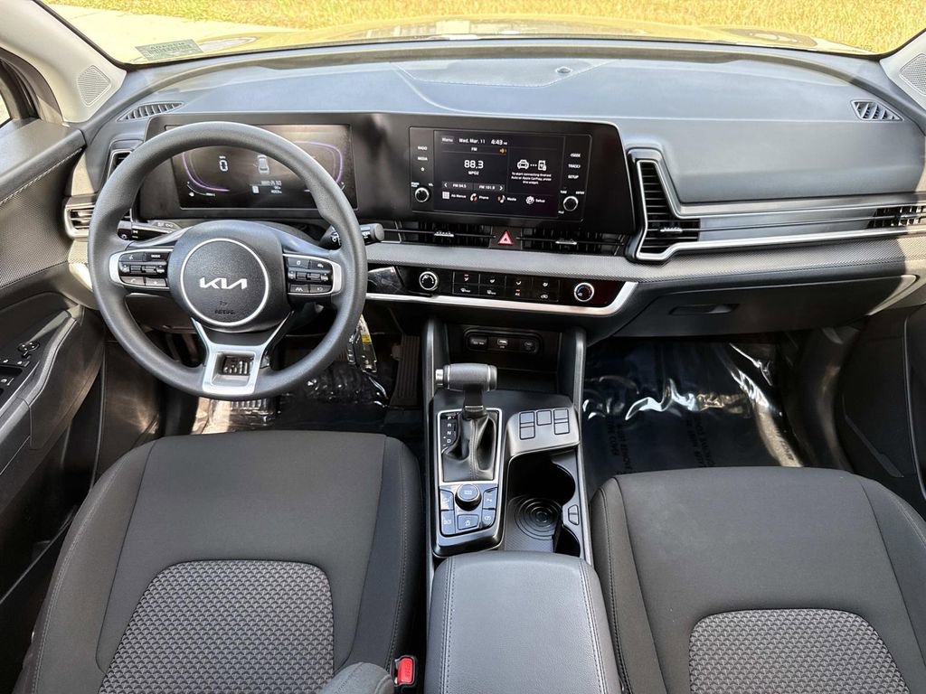 Used 2025 Kia Sportage LX image 16