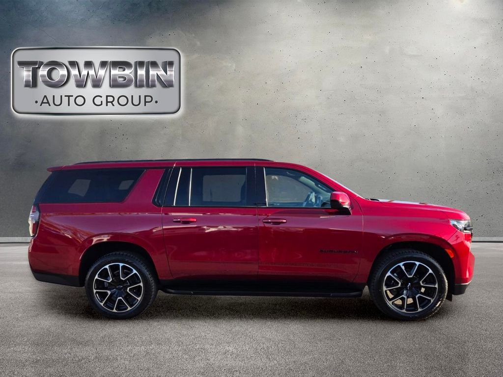 Used 2023 Chevrolet Suburban RST AWD/4WD image 3