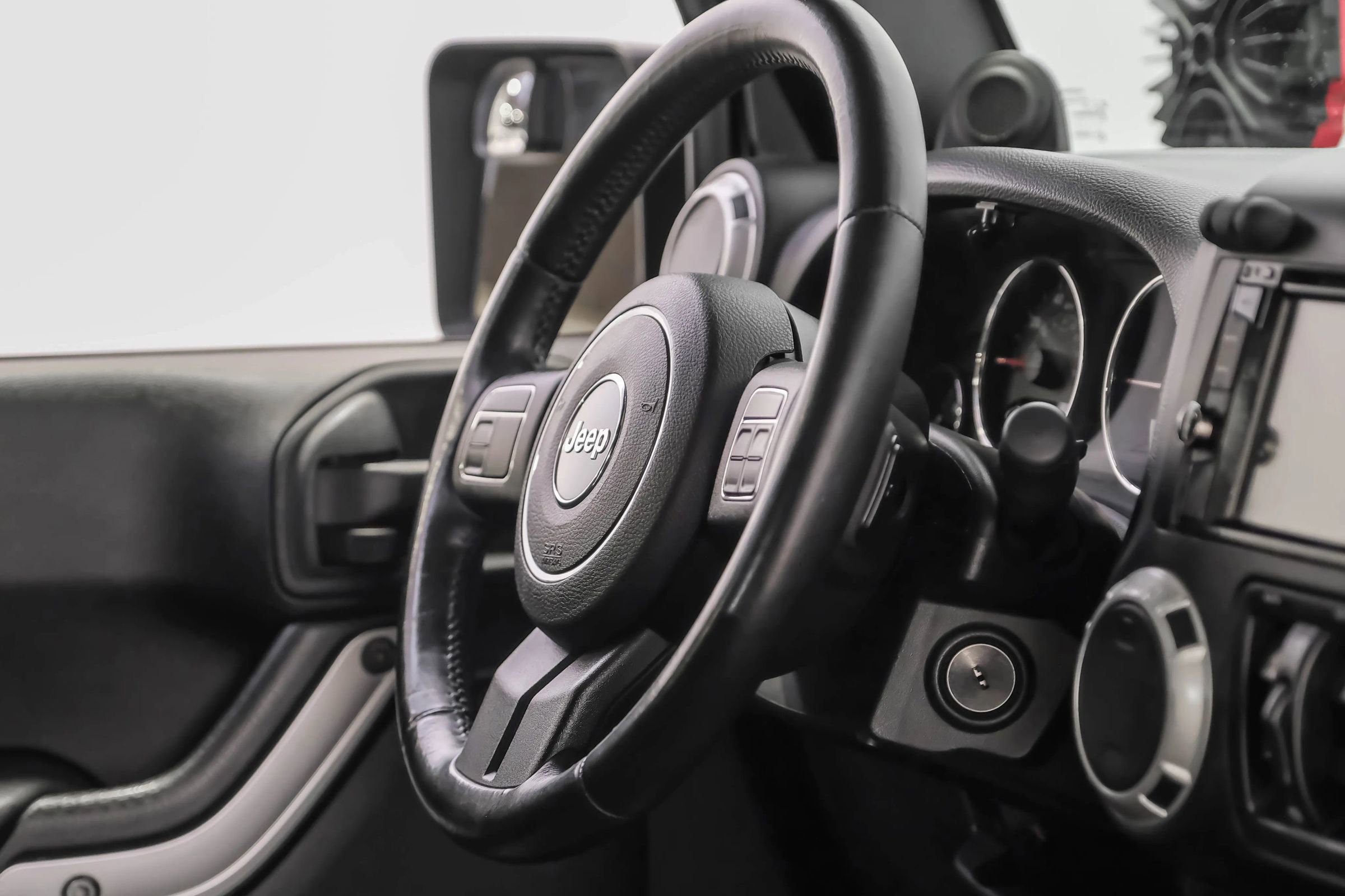 Used 2014 Jeep Wrangler Unlimited Sahara image 8