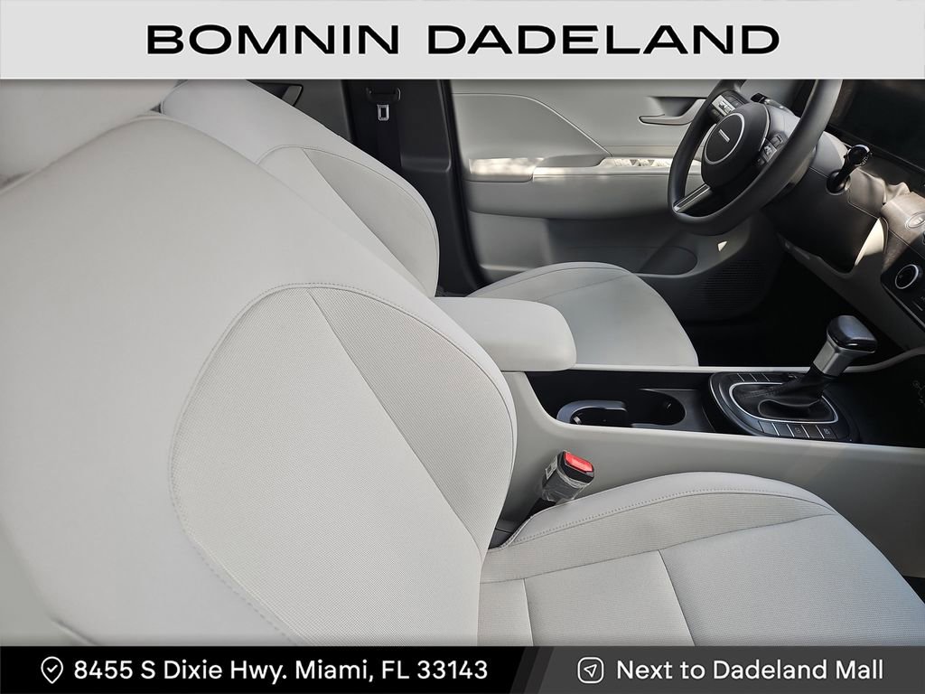Used 2024 Hyundai Kona SE image 11