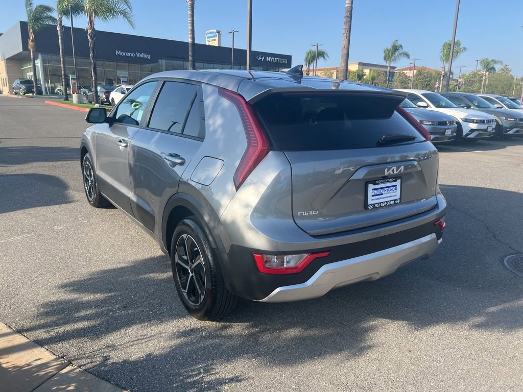 Used 2025 Kia Niro LX FWD image 6