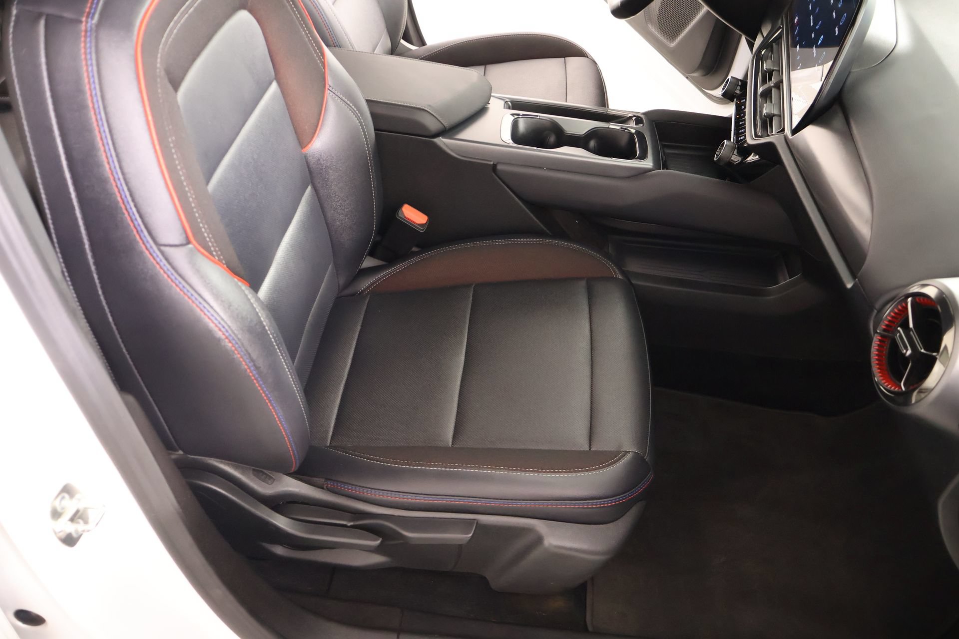 Used 2025 Chevrolet Equinox EV RS FWD image 13