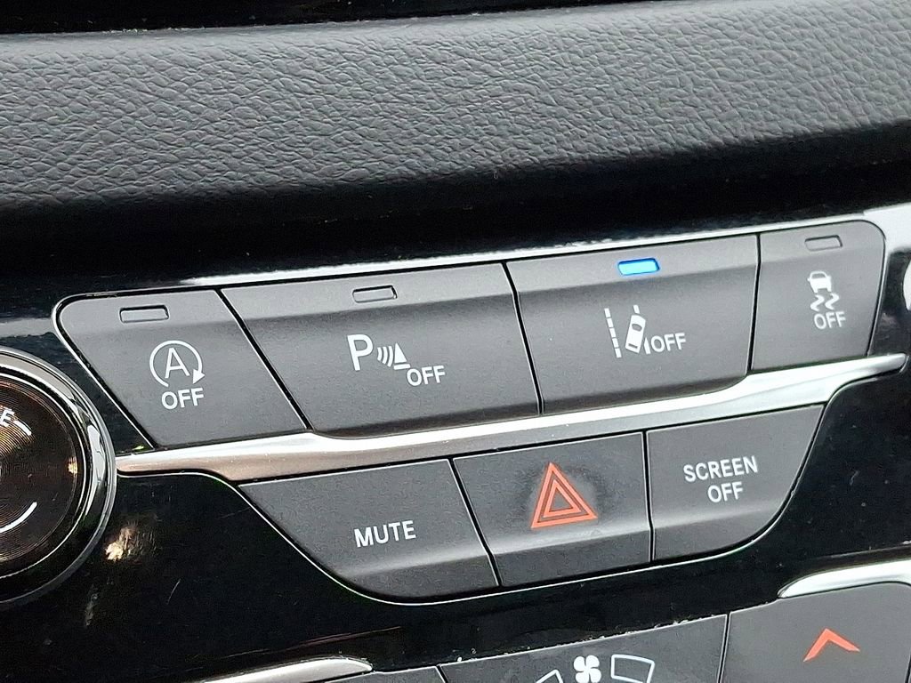 Used 2023 Chrysler Pacifica Touring-L image 25