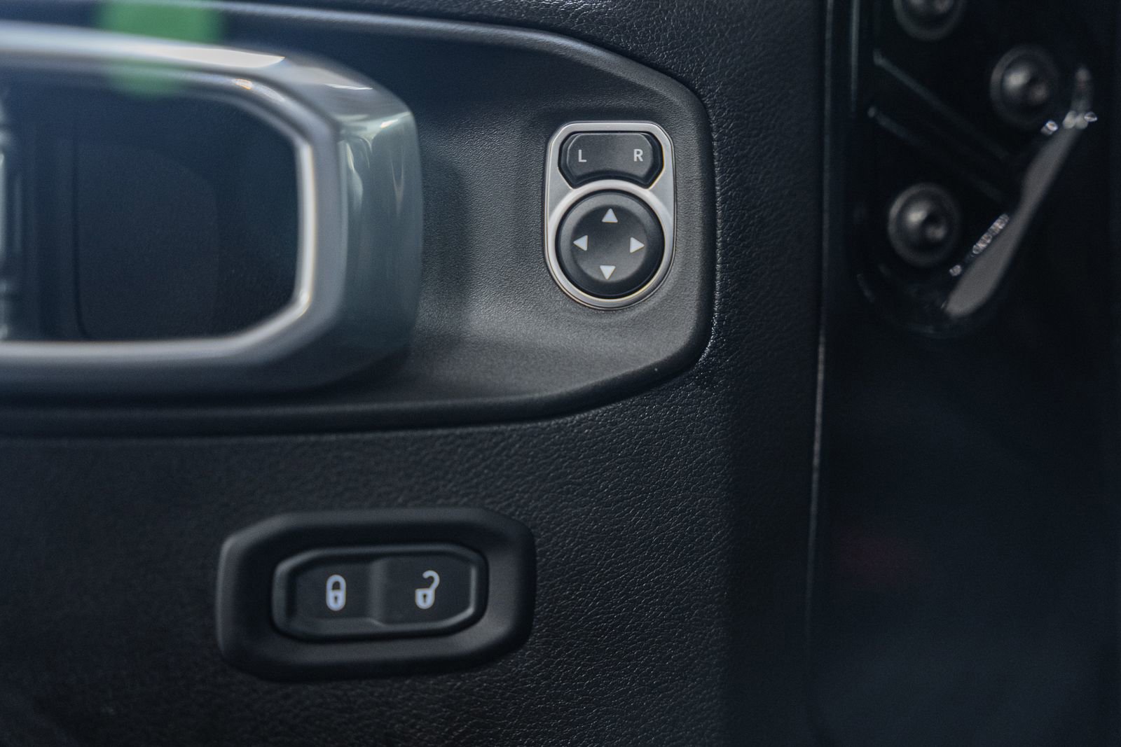 Used 2024 Jeep Wrangler Sport AWD/4WD image 43