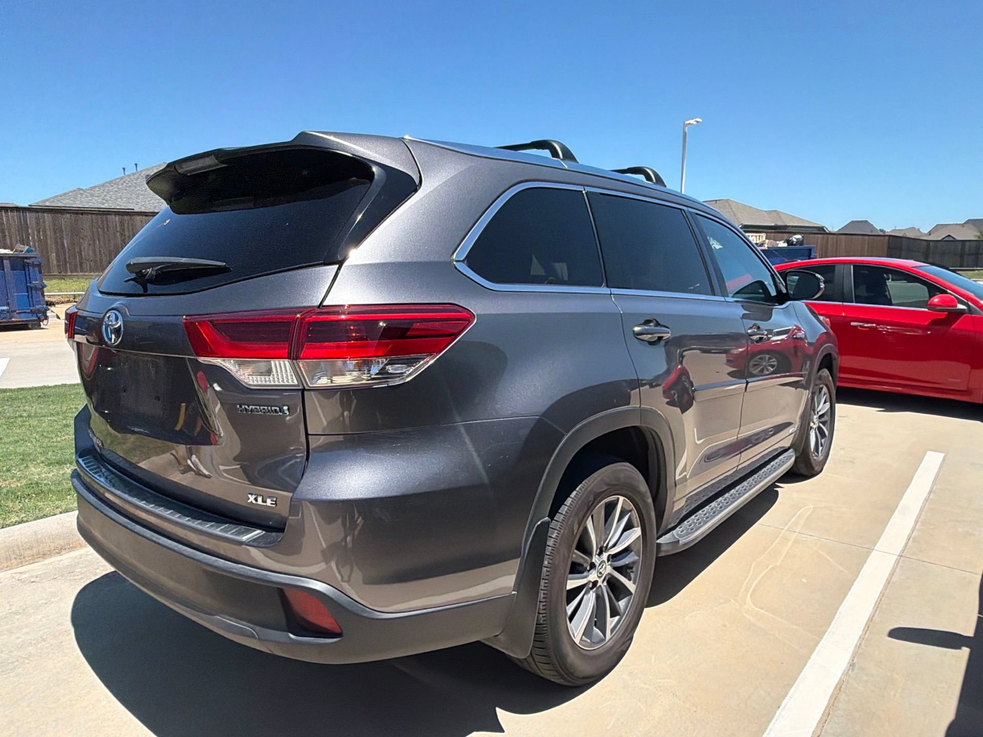 Used 2018 Toyota Highlander XLE AWD/4WD image 3
