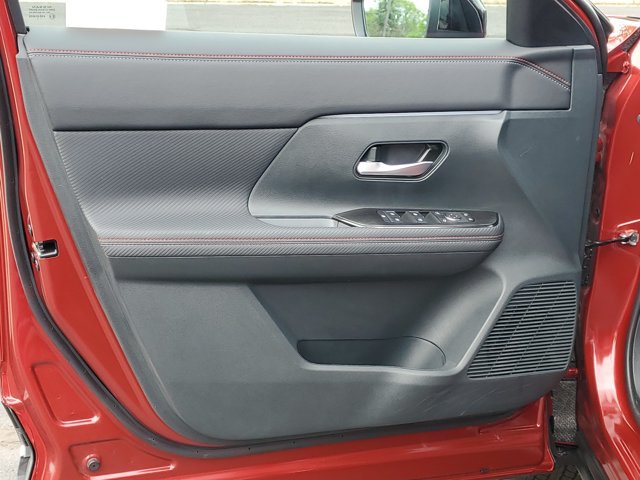 Certified 2026 Nissan Kicks SR FWD image 18