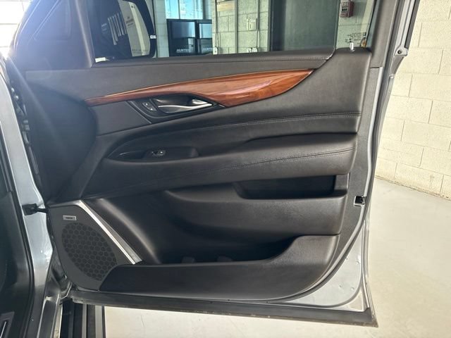 Used 2018 Cadillac Escalade Premium Luxury AWD/4WD image 41