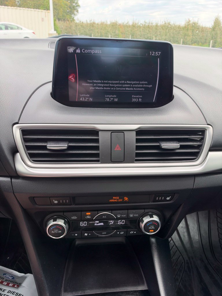 Used 2018 MAZDA MAZDA3 Touring FWD image 24
