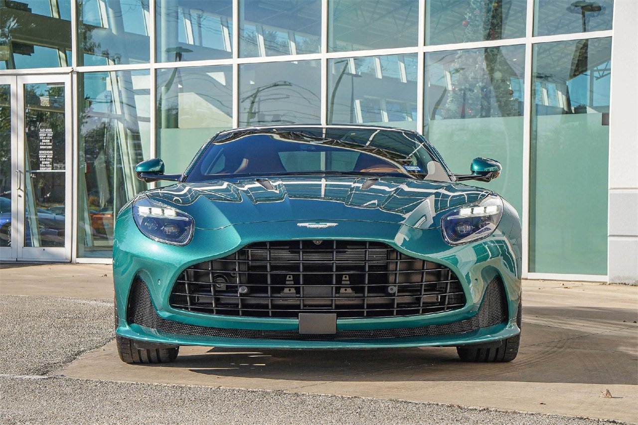 Used 2024 Aston Martin DB12 image 8