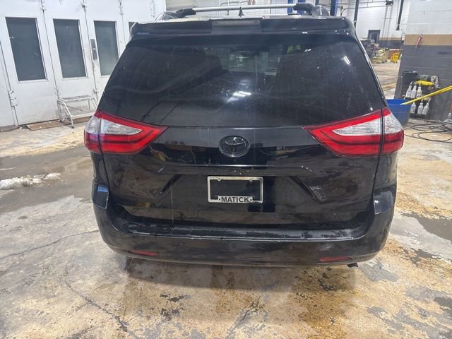 Used 2018 Toyota Sienna Limited Premium image 4