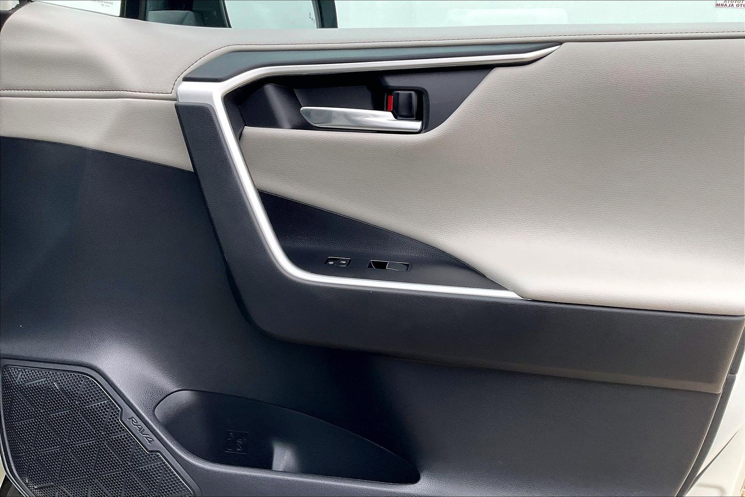 Used 2021 Toyota RAV4 Limited image 21