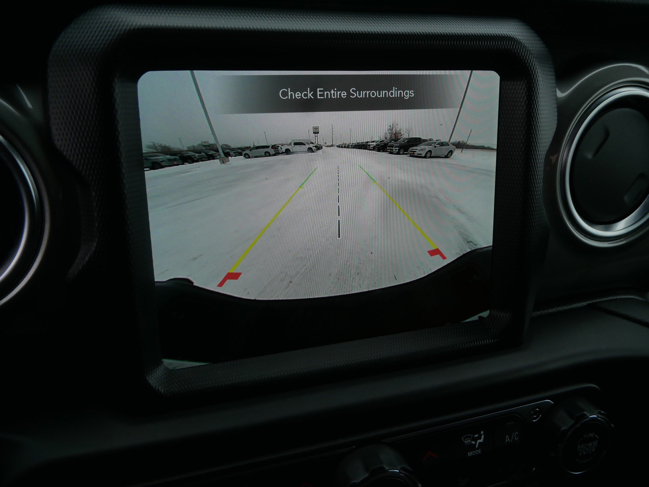 Used 2022 Jeep Gladiator Overland w/ Cold Weather Group image 33